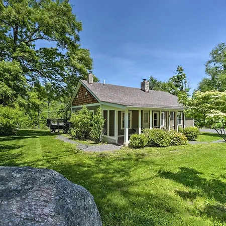 Charming Cottage With Deck Mtn And Lake Views!
